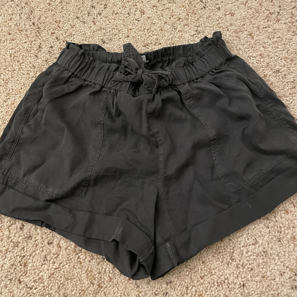Grey flowy shorts with tie in front!